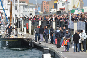 Foule sur le port du Chateau