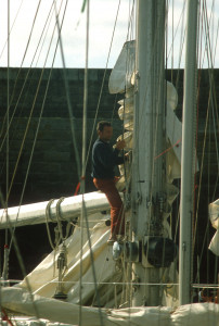 Mai 1982 Eric Tabarly sur PDk VI au Palais