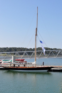 Pen Duick à quai de la cité de la voile